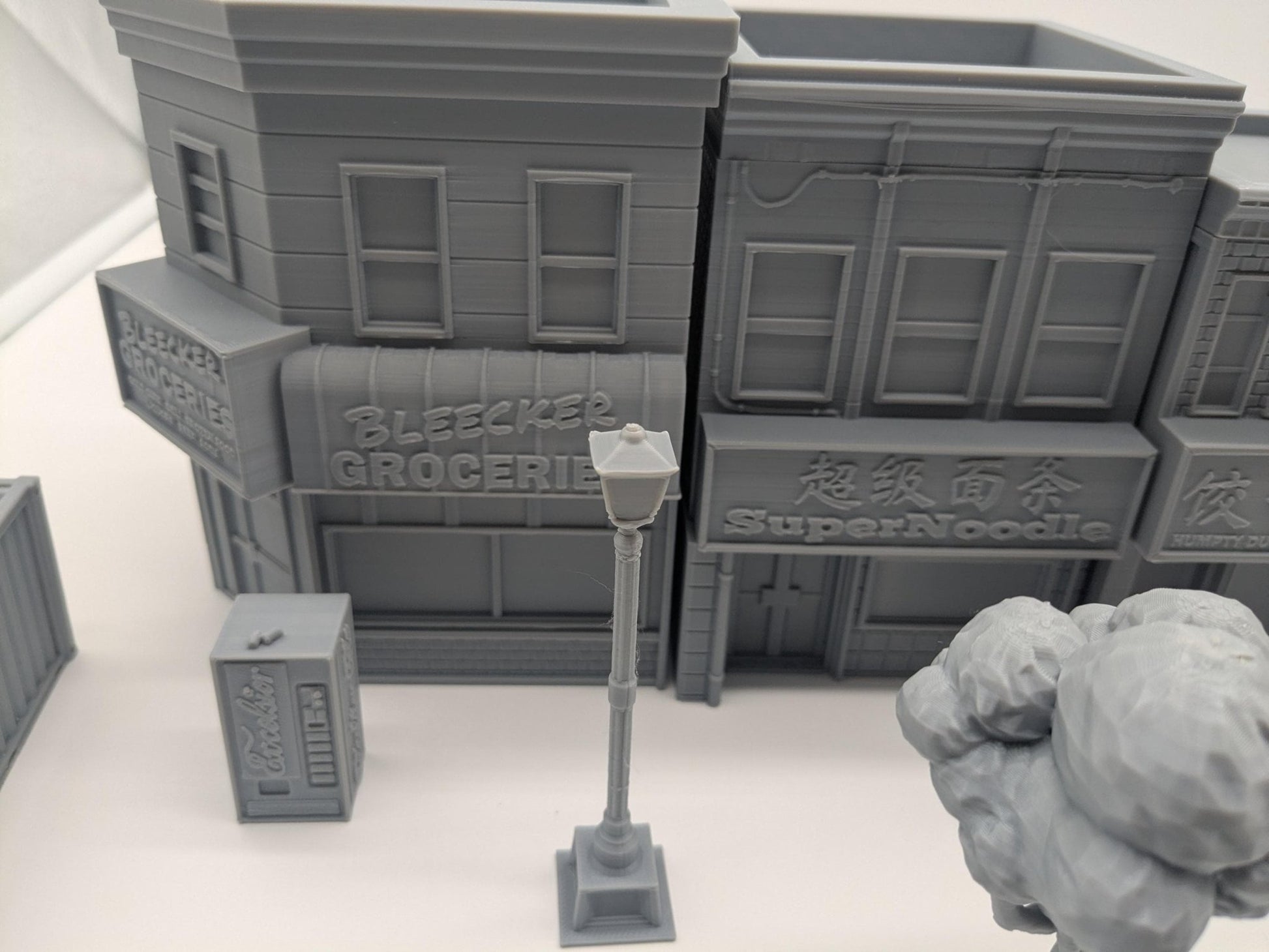 40mm Heroic City Block Terrain – 5 Buildings + 19 Scatter - Northern Foundry