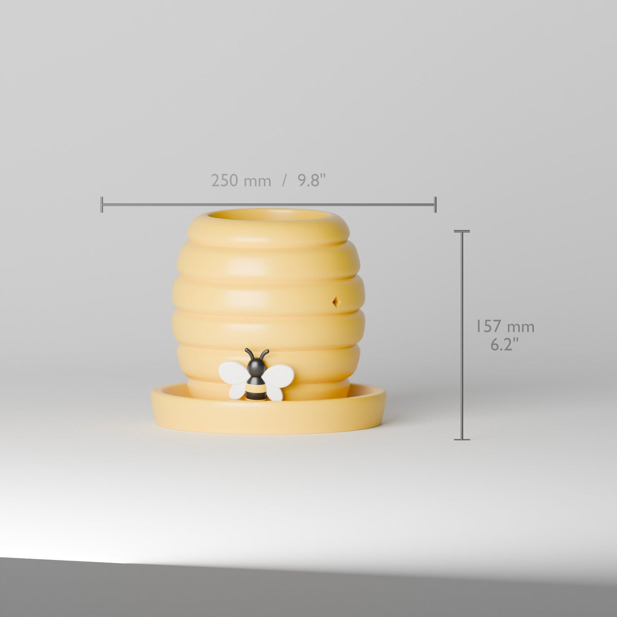 Beehive Planter – Honey Skep Pot with Bumblebee - Northern Foundry