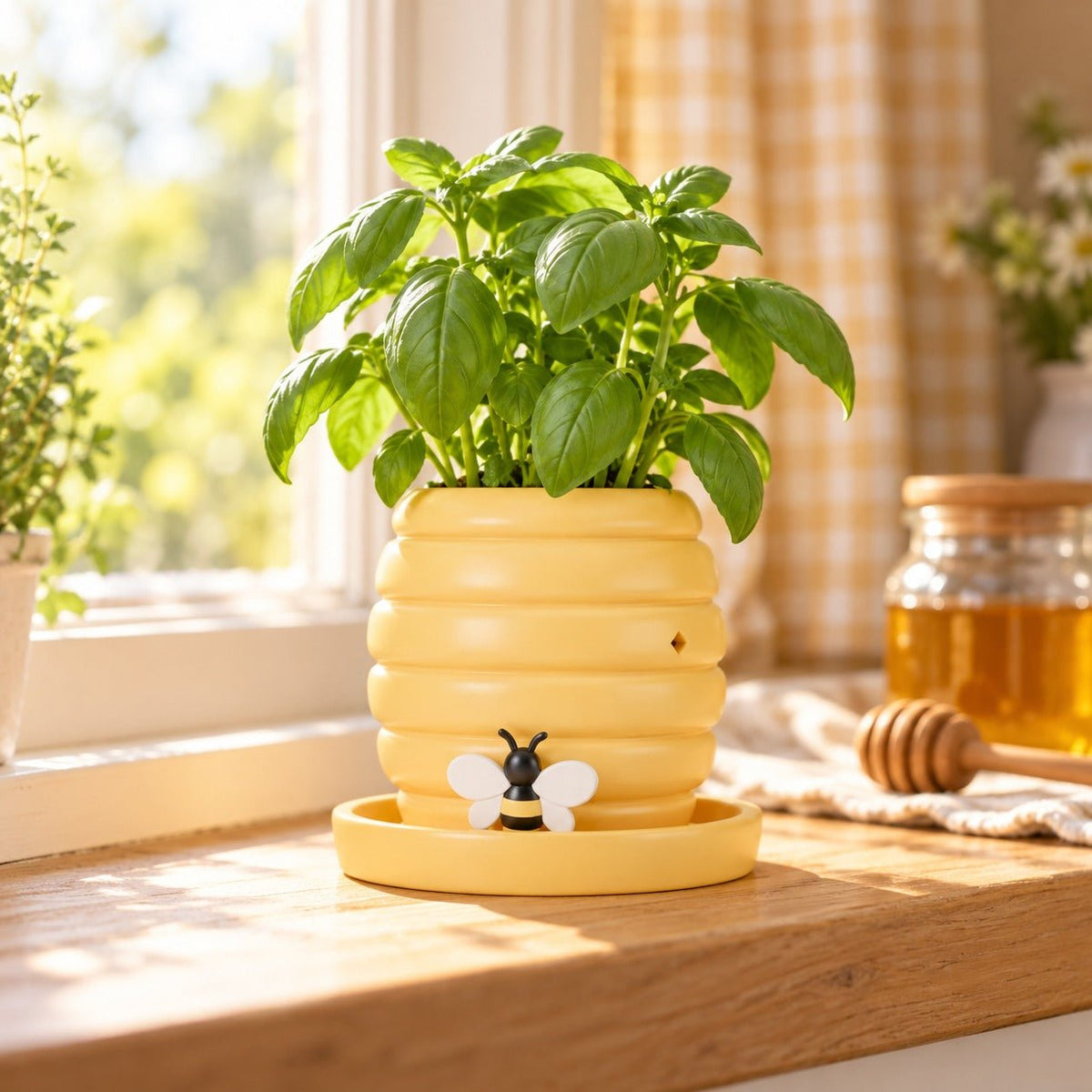 Beehive Planter – Honey Skep Pot with Bumblebee - Northern Foundry